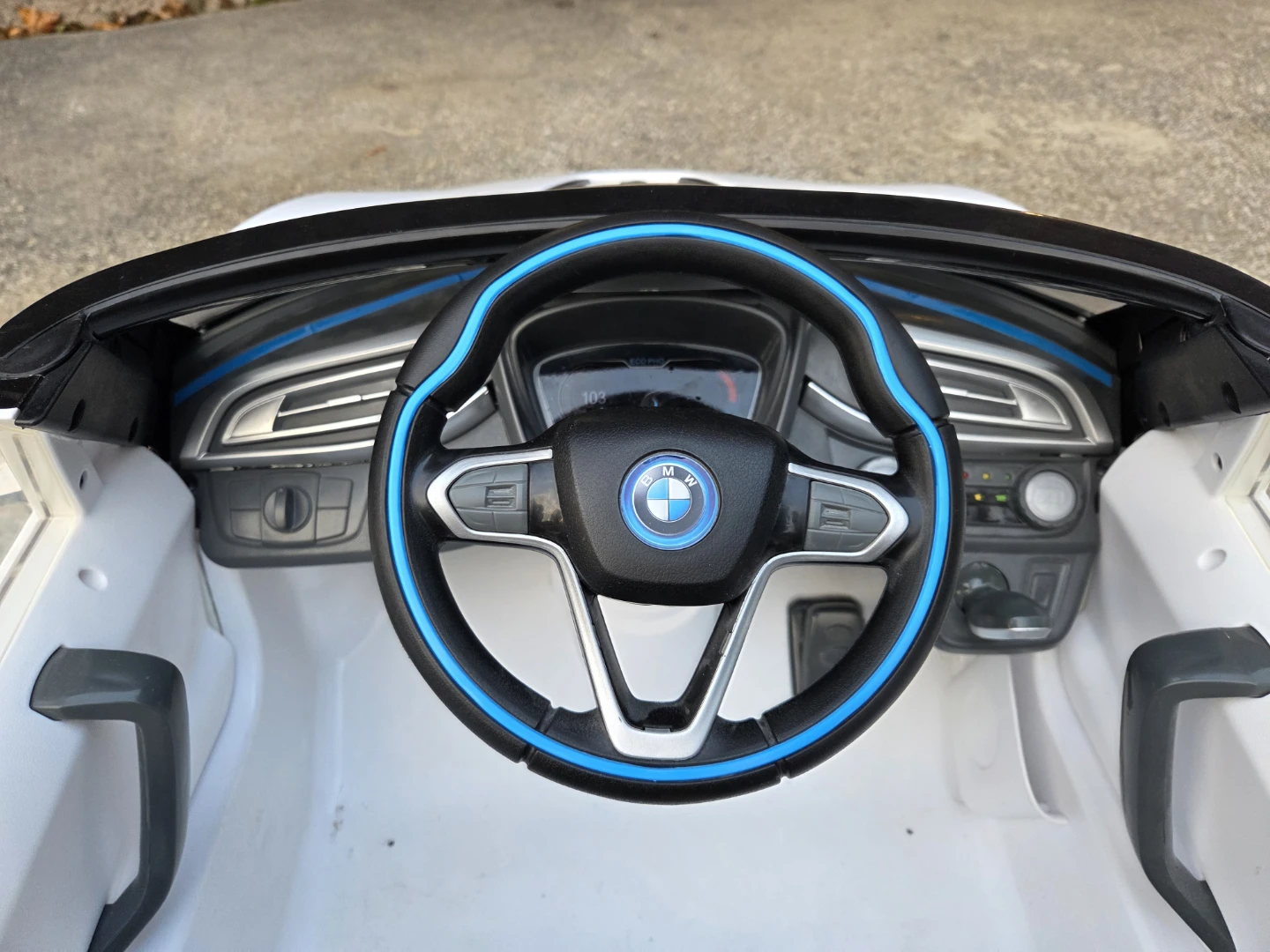 BMW i8 Concept Spyder Kids Ride-On Car - photo 3