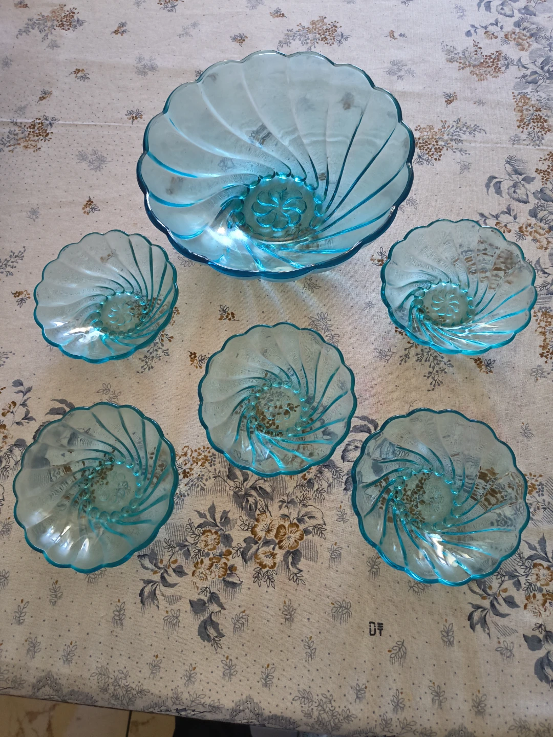 Vintage Turquoise Swirl Glass Bowl Set