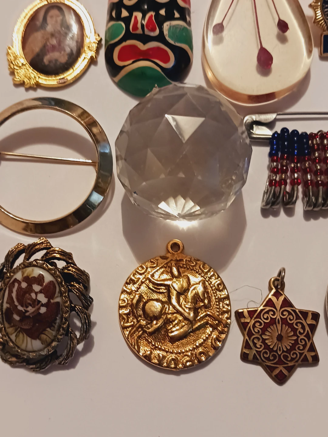 $10 EACH !! Assorted Vintage Pins and Pendants - photo 3