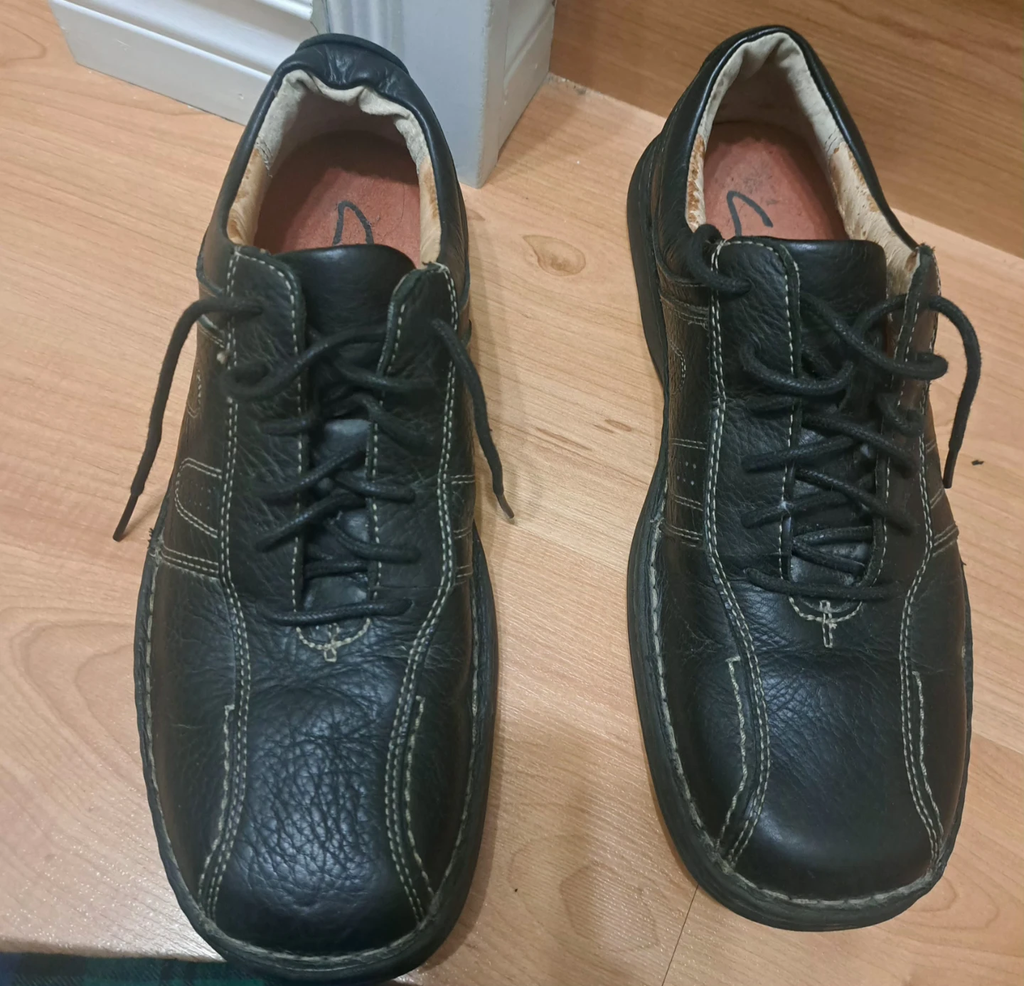 Clarks Black Leather Shoes Size 10M