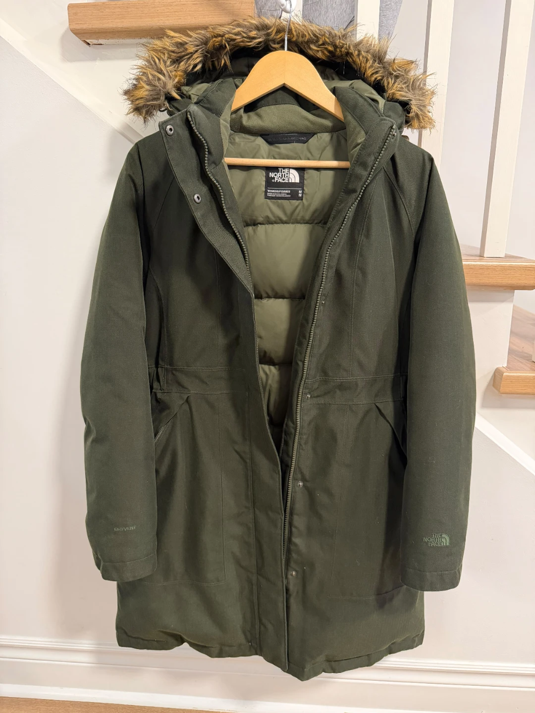 Women’s Medium North Face Arctic Parka in Green - Winter Jacket