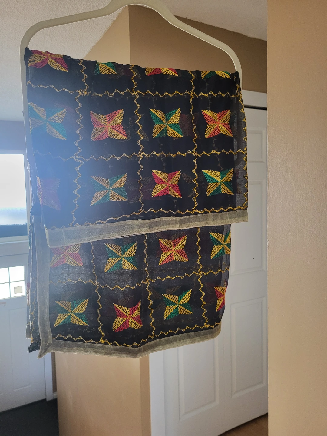 Black and multi-coloured embroidered dupatta - photo 2