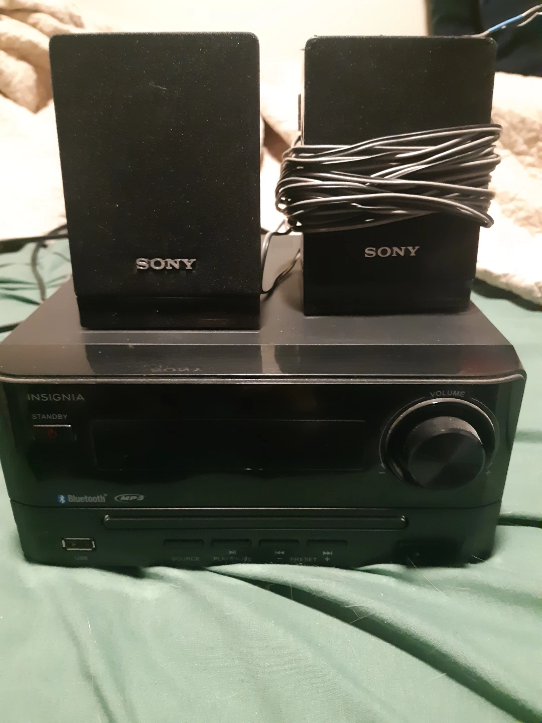 Insignia Stereo System with Sony Speakers