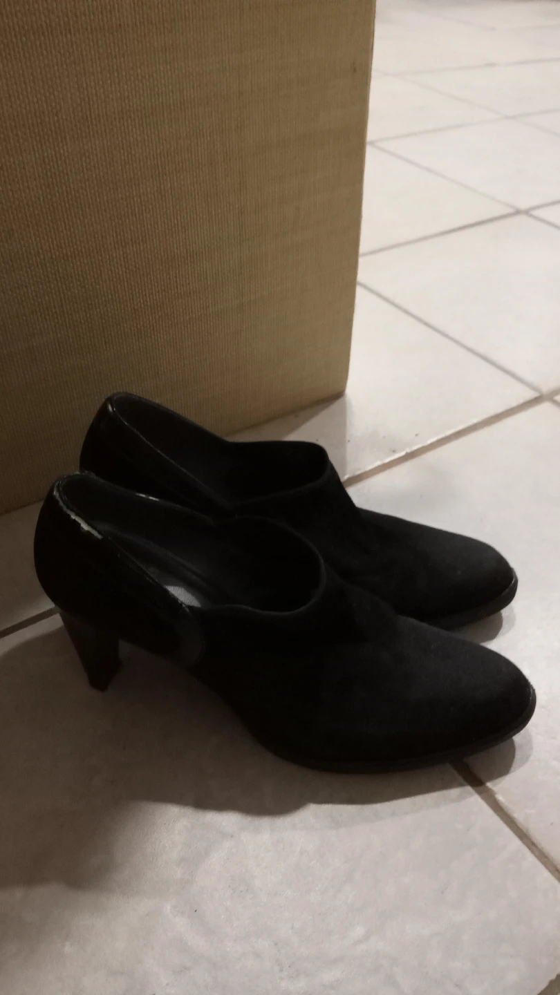 Stuart Weitzman Black Suede Heels - photo 3