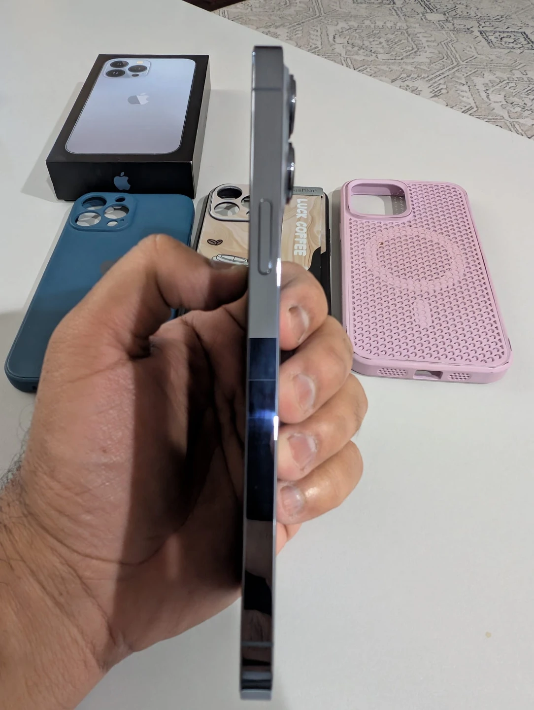 iPhone 13 Pro Max - photo 3