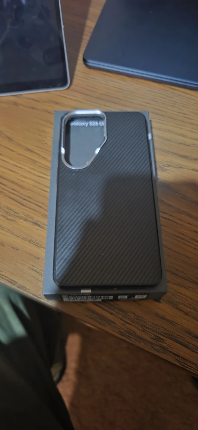 Samsung Galaxy S26 Ultra with Carbon Fibre Case - photo 2
