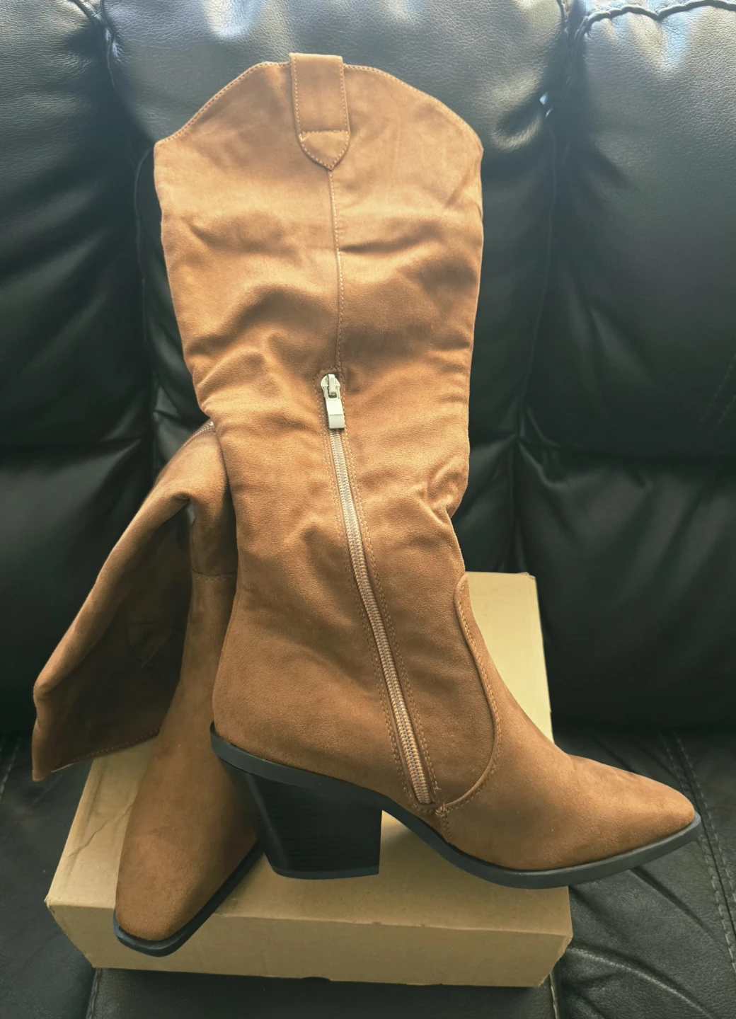 Brand new Women's Boots for sale size US7 - photo 4