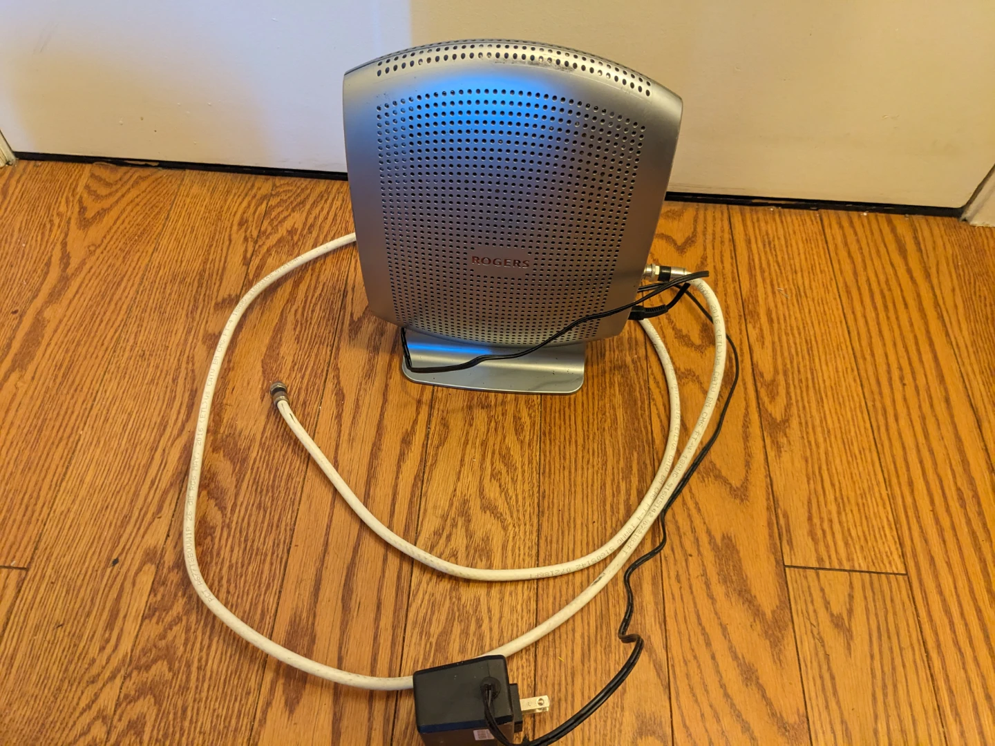 Rogers CGN3AMR Wi-Fi Modem Router - photo 4