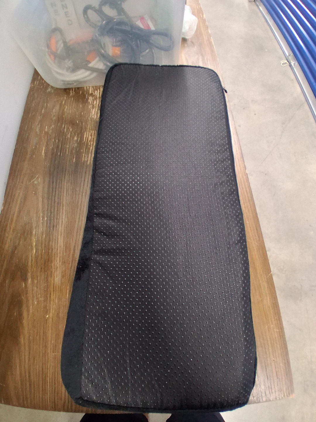 Black contoured orthopedic knee pillow - photo 4