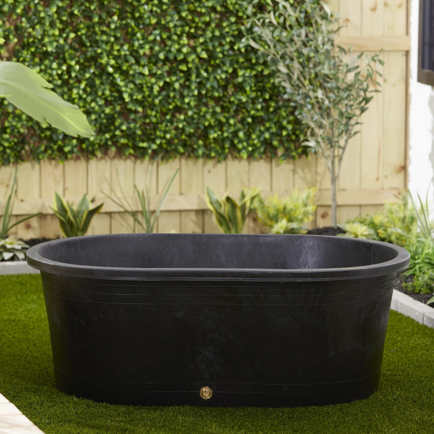 Tuff stuff rubber feeding or watering tank