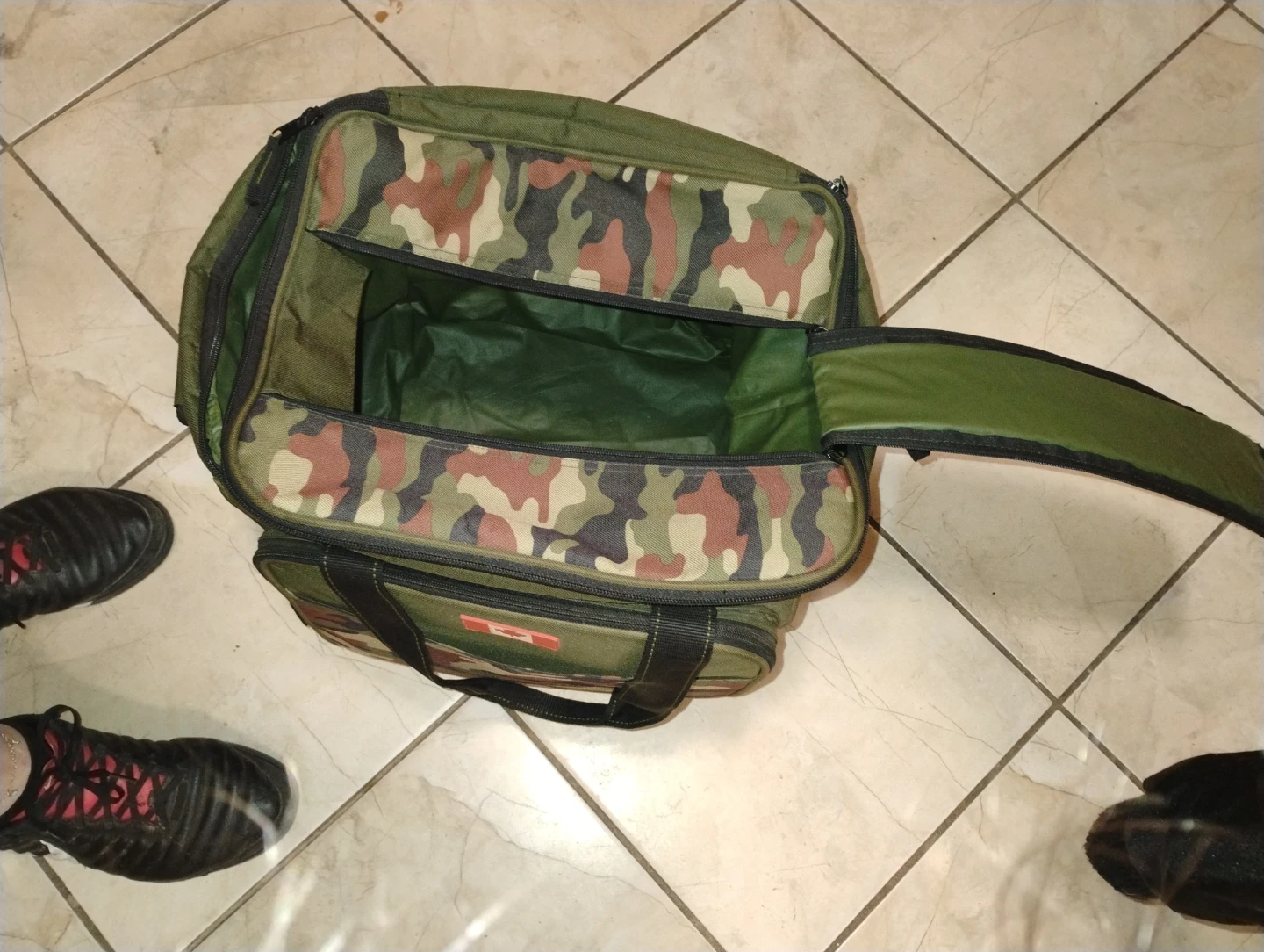 Camo pattern soft-sided cooler bag - photo 5