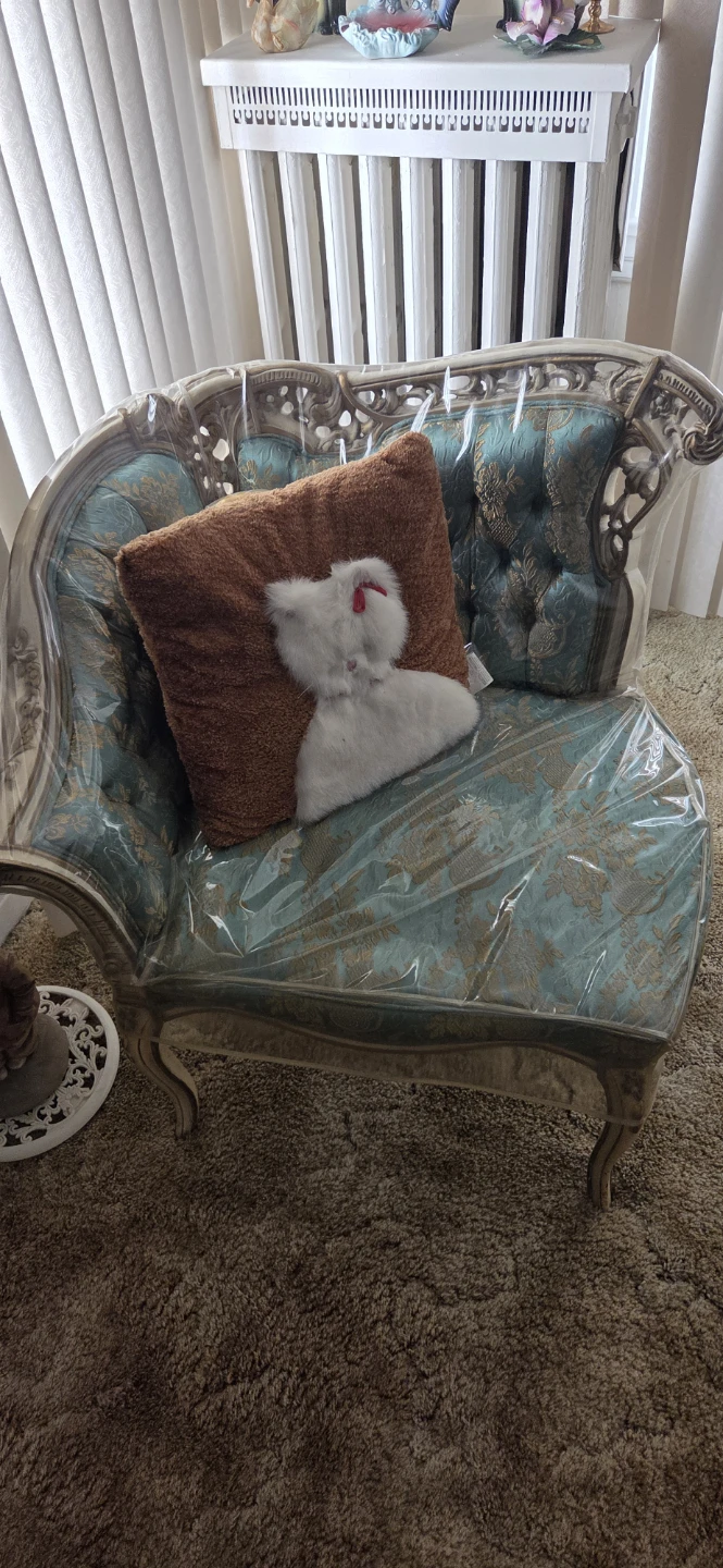 Pair of Vintage French Provincial Style Accent Chairs - photo 3