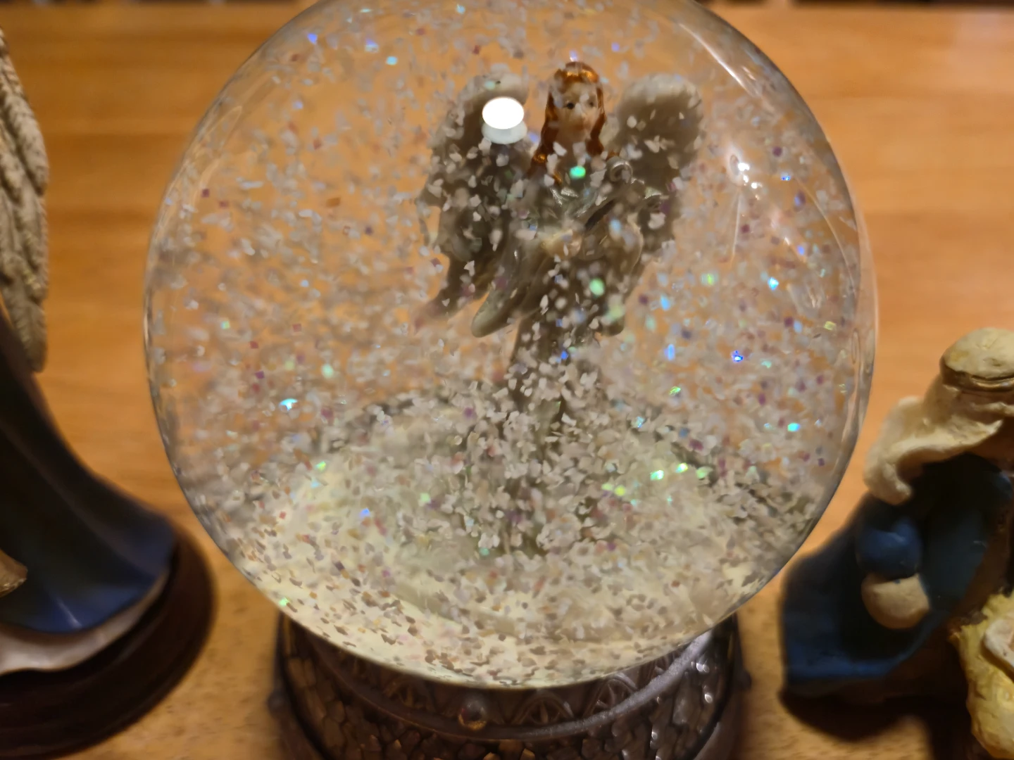 Christmas Decor Lot – Snow Globes, Nativity & Figurines - photo 3