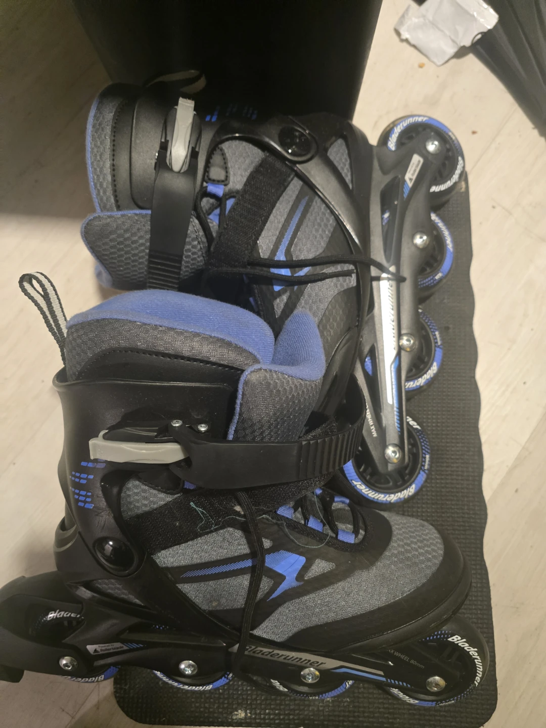 Women's roller blades