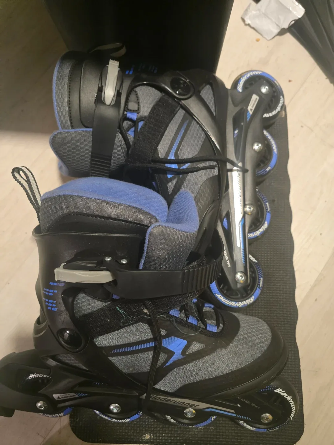 Women's roller blades