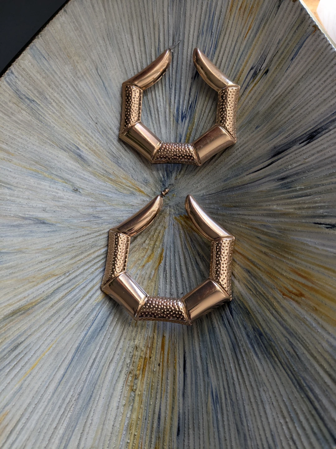 AKIRA Gold Chunky Geometric Bamboo Hoop Earrings - photo 4