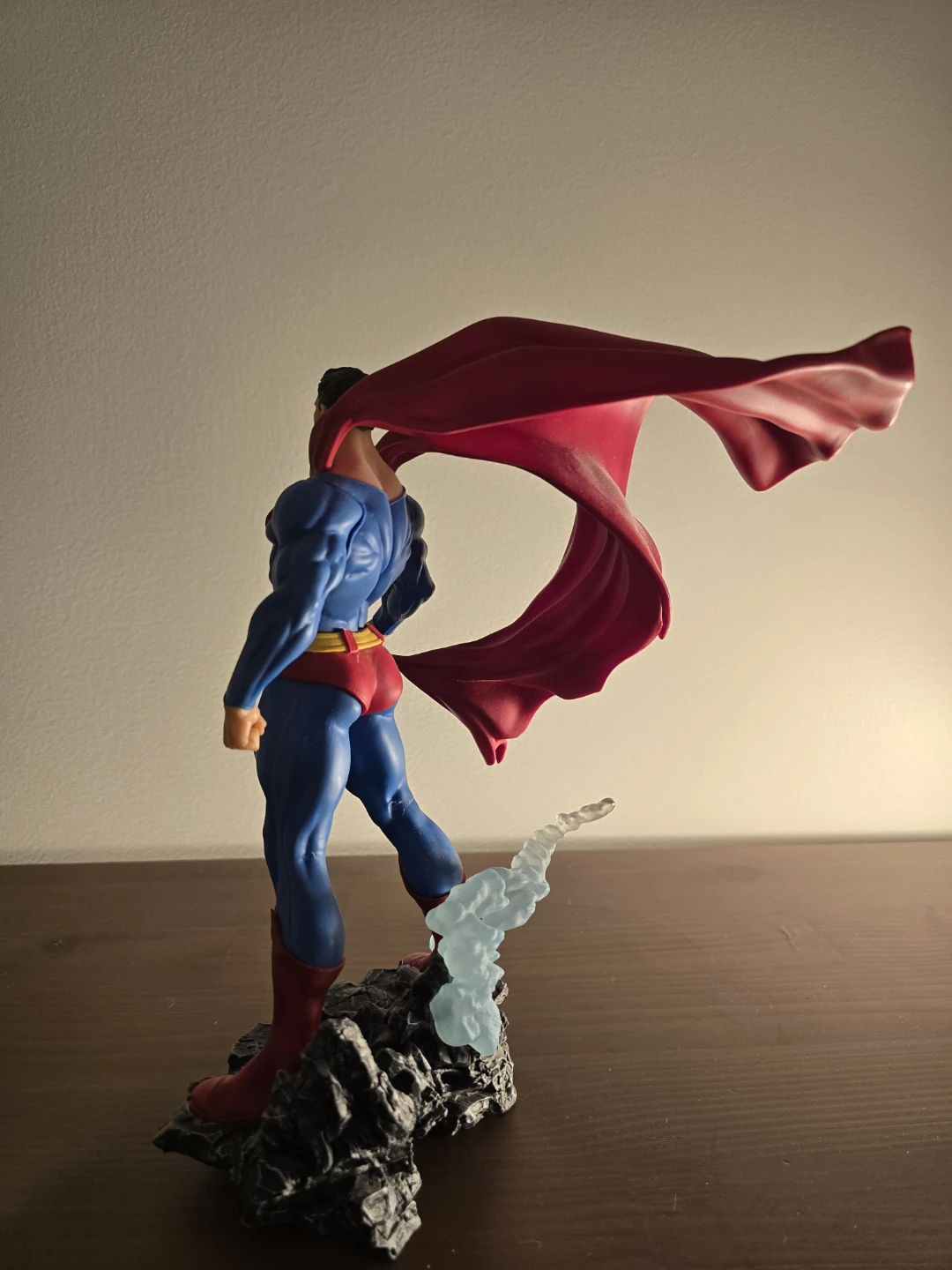 Superman Action Figure Statue - photo 4