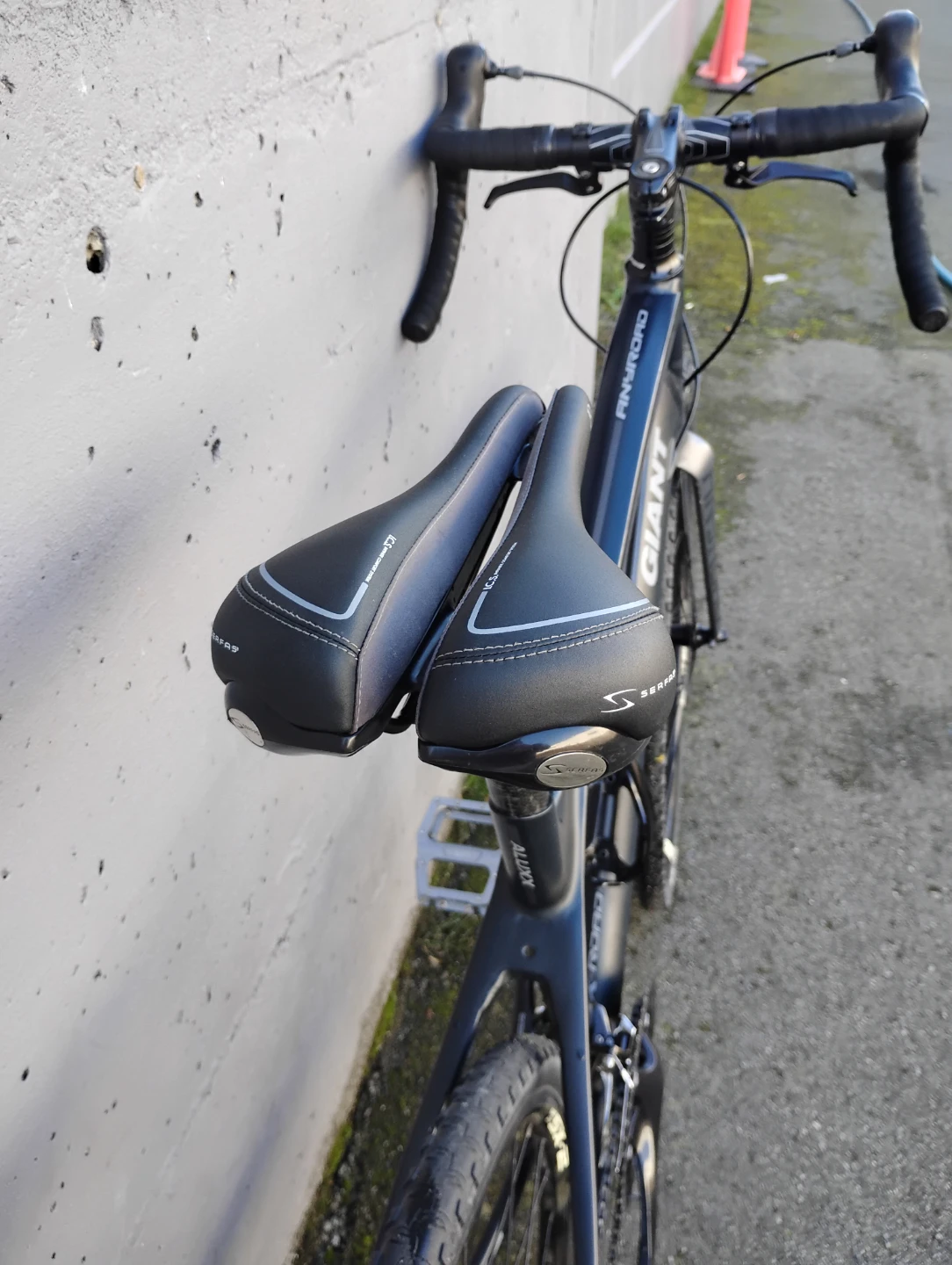 Giant Anyroad Bike Size Medium - photo 4
