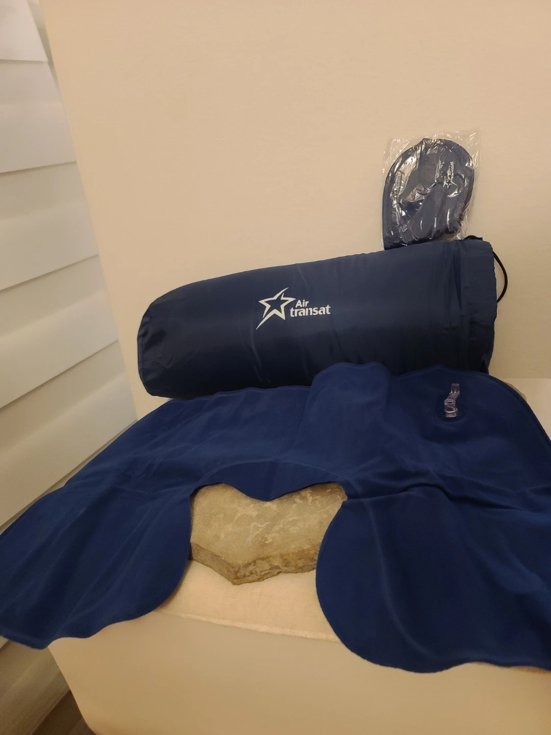 Travel Comfort Set Travel Blanket,  Neck Pillow  Eye Mask - photo 2