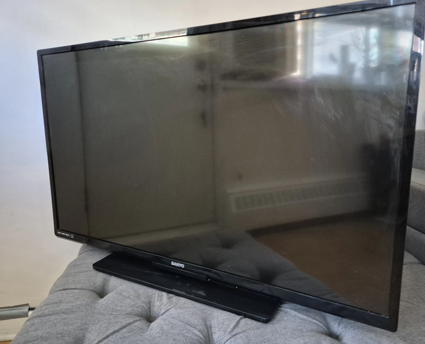 Sanyo LED Television No Remote - photo 3