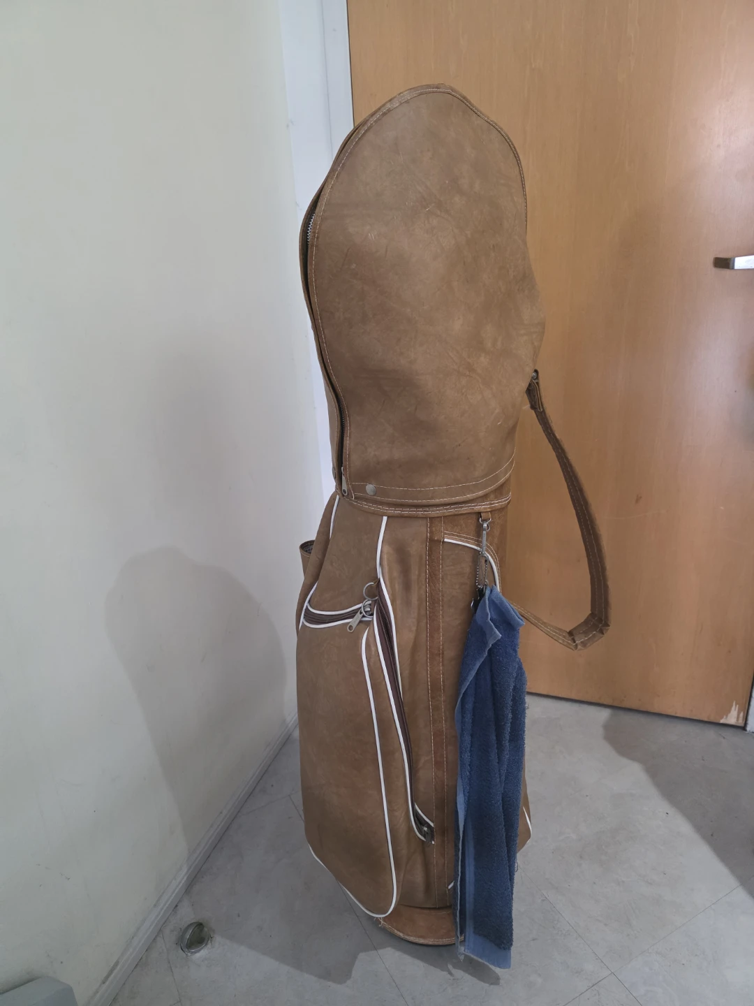 Vintage Golf Bag with Clubs - photo 2