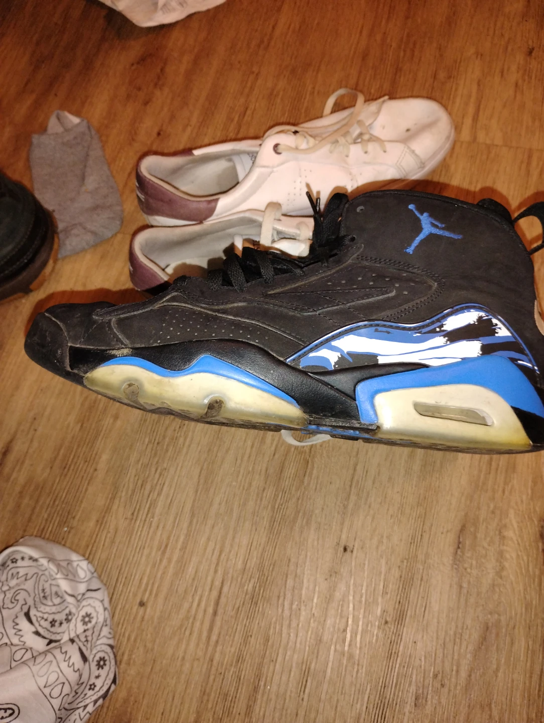 Jordan 6 Retro Black and Blue Sneakers - photo 2