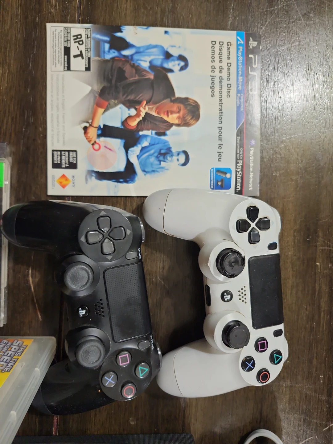 PlayStation 3 Console with 2 Controllers and 19 Games - photo 2