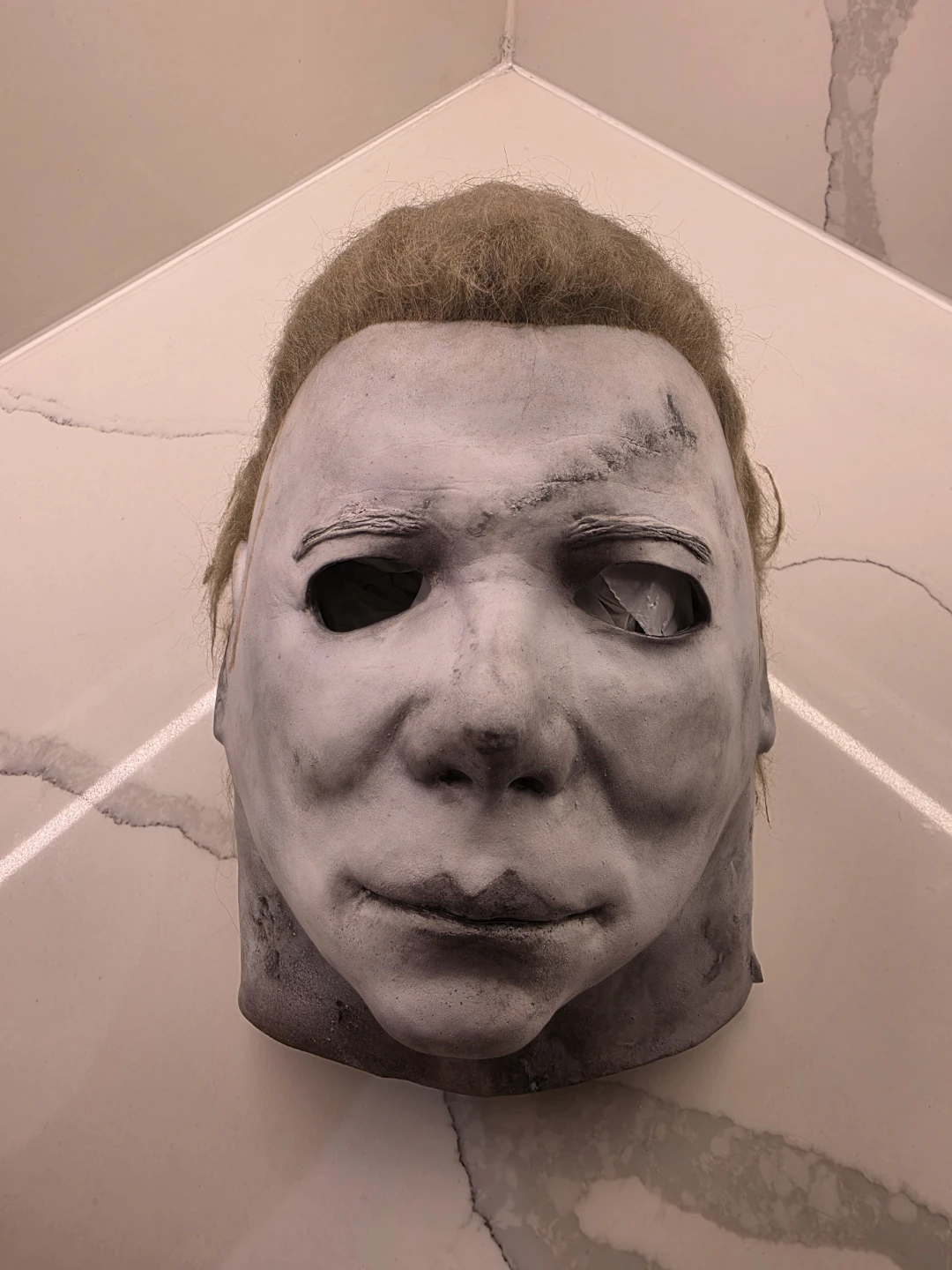 USED NAG SHAPE 84 Michael Myers Halloween Mask