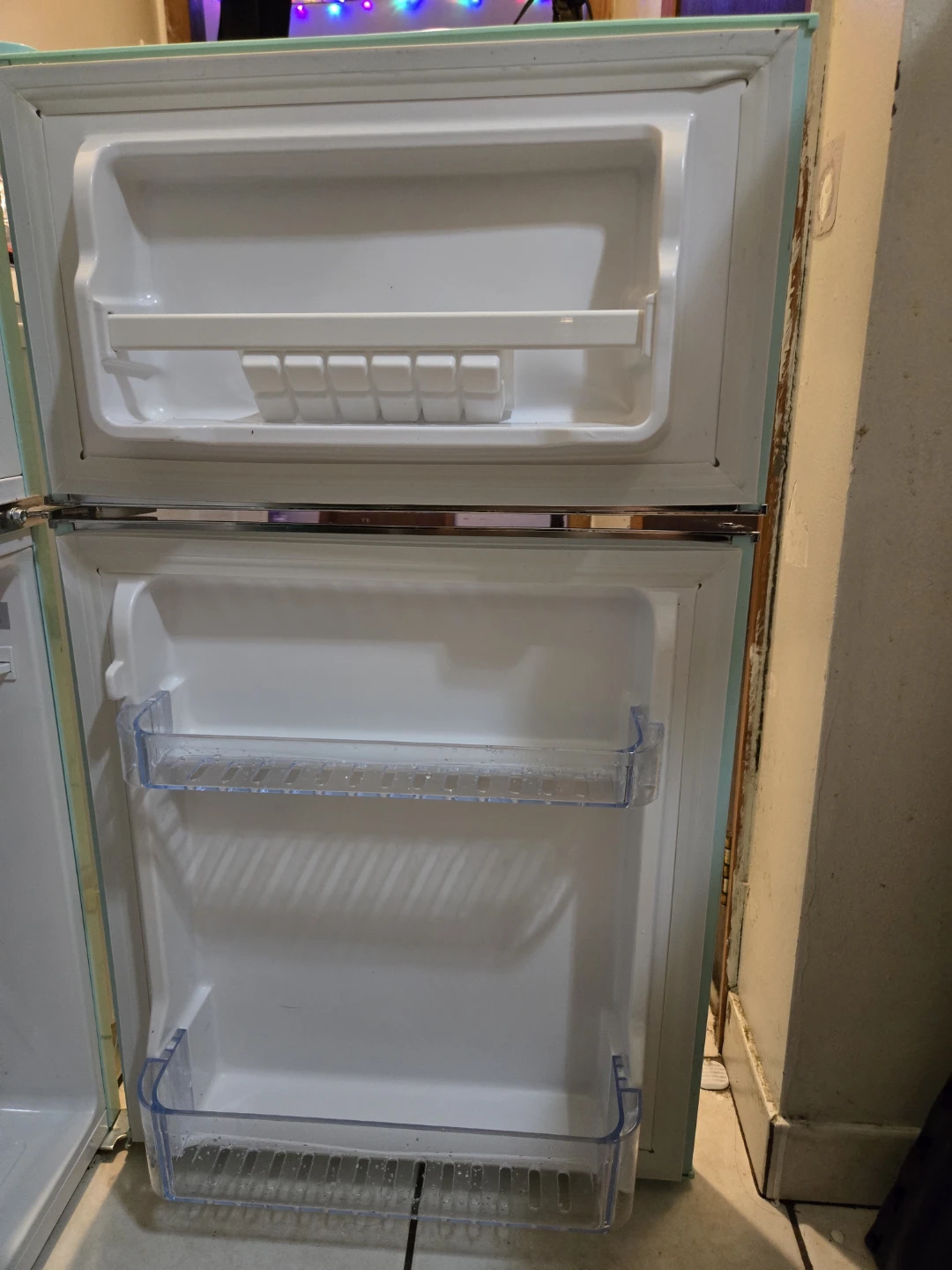 Insignia 3.1 Cu. Ft. Retro Mini Fridge - Mint - photo 3