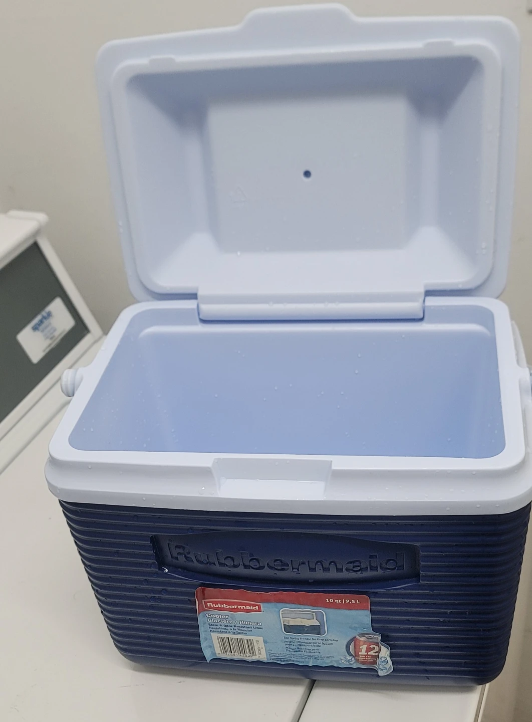 Rubbermaid 10 Quart Cooler - photo 3