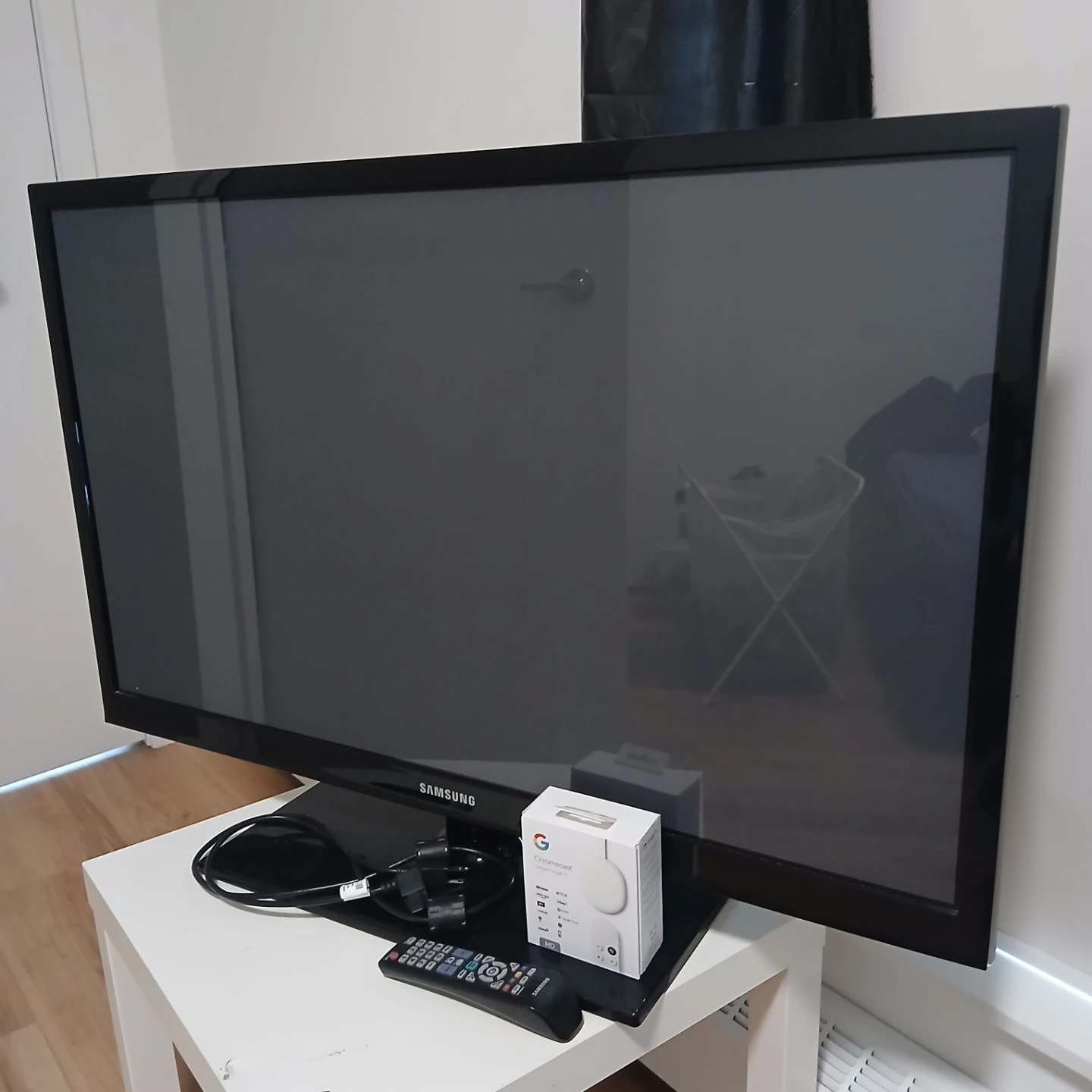 Samsung TV + Chromecast (YouTube/Netflix)