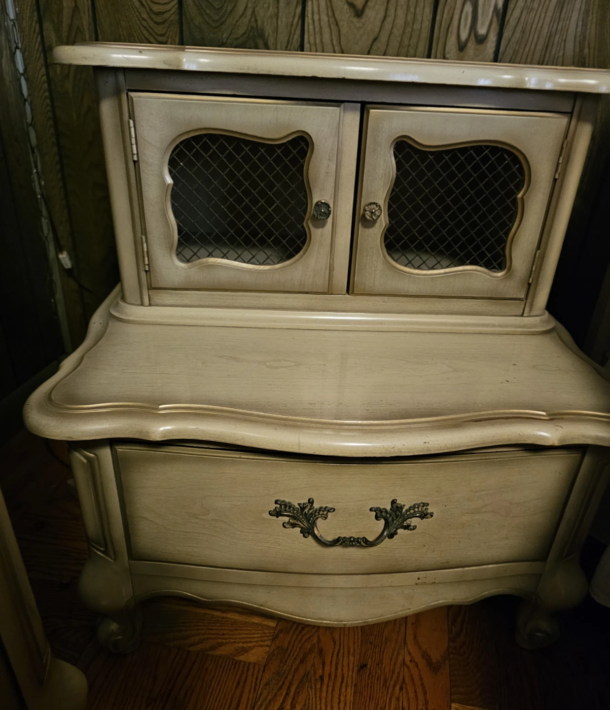 Vintage 6-Piece Solid Wood French Provincial Bedroom Set - photo 3