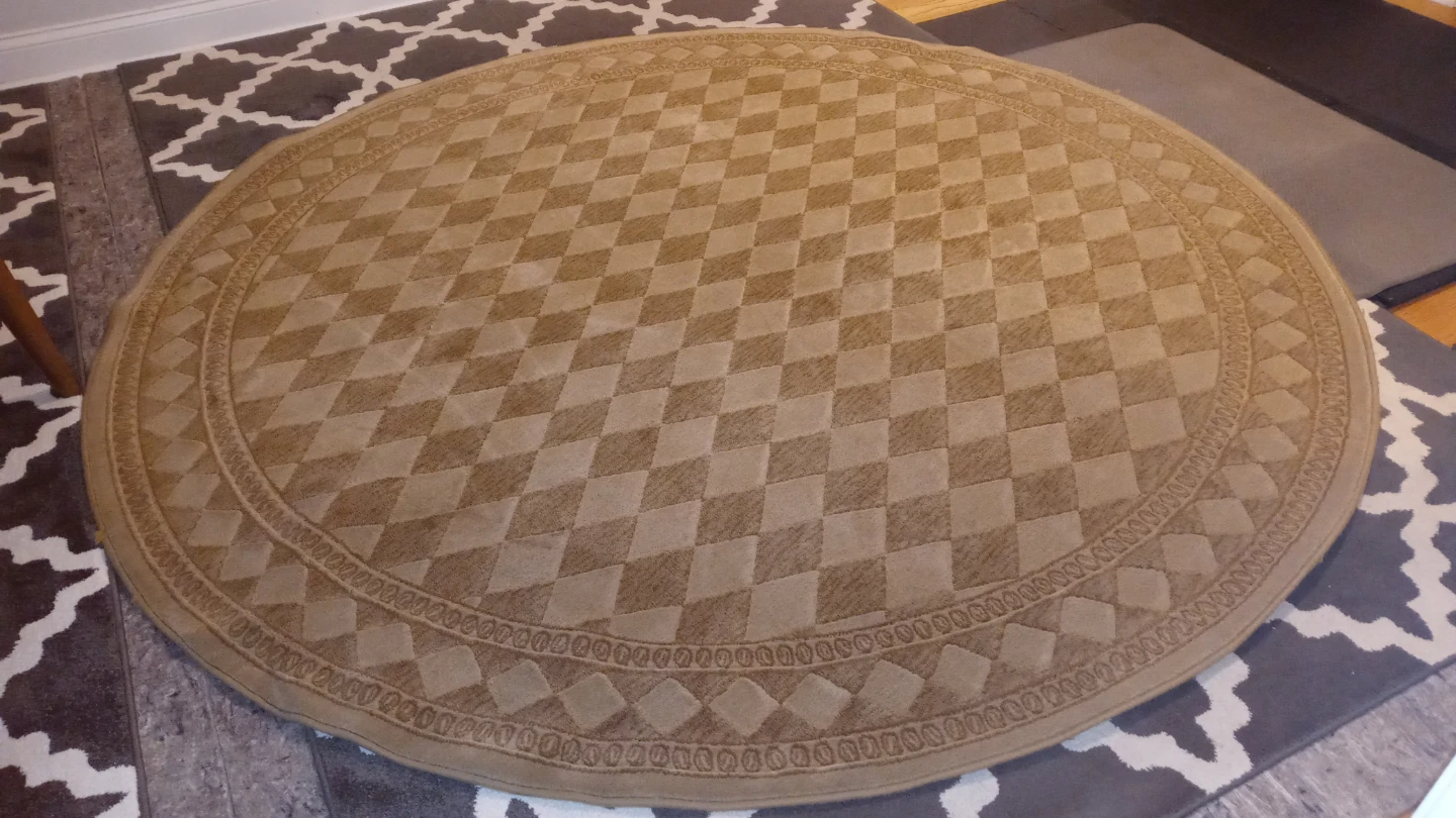Round Tan Diamond Pattern Area Rug