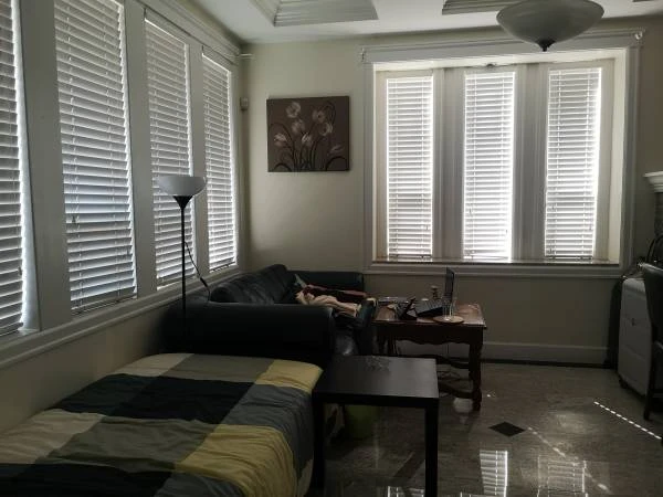 5 MINS WALK TO SKYTRAIN MAINFLOOR BIG/BRIGHT FURNISHED BEDROOM - photo 2