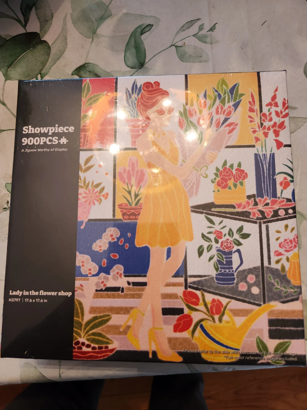 Showpiece 900-piece Lady in the Flower Shop puzzle