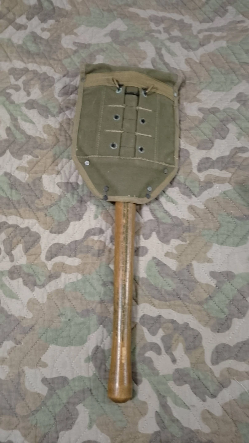Vintage US Military Entrenching Tool - photo 2