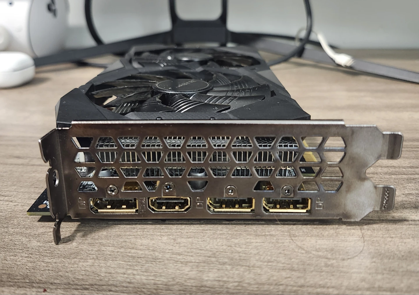 Gigabyte GeForce RTX 2060 6GB Graphics Card - photo 4