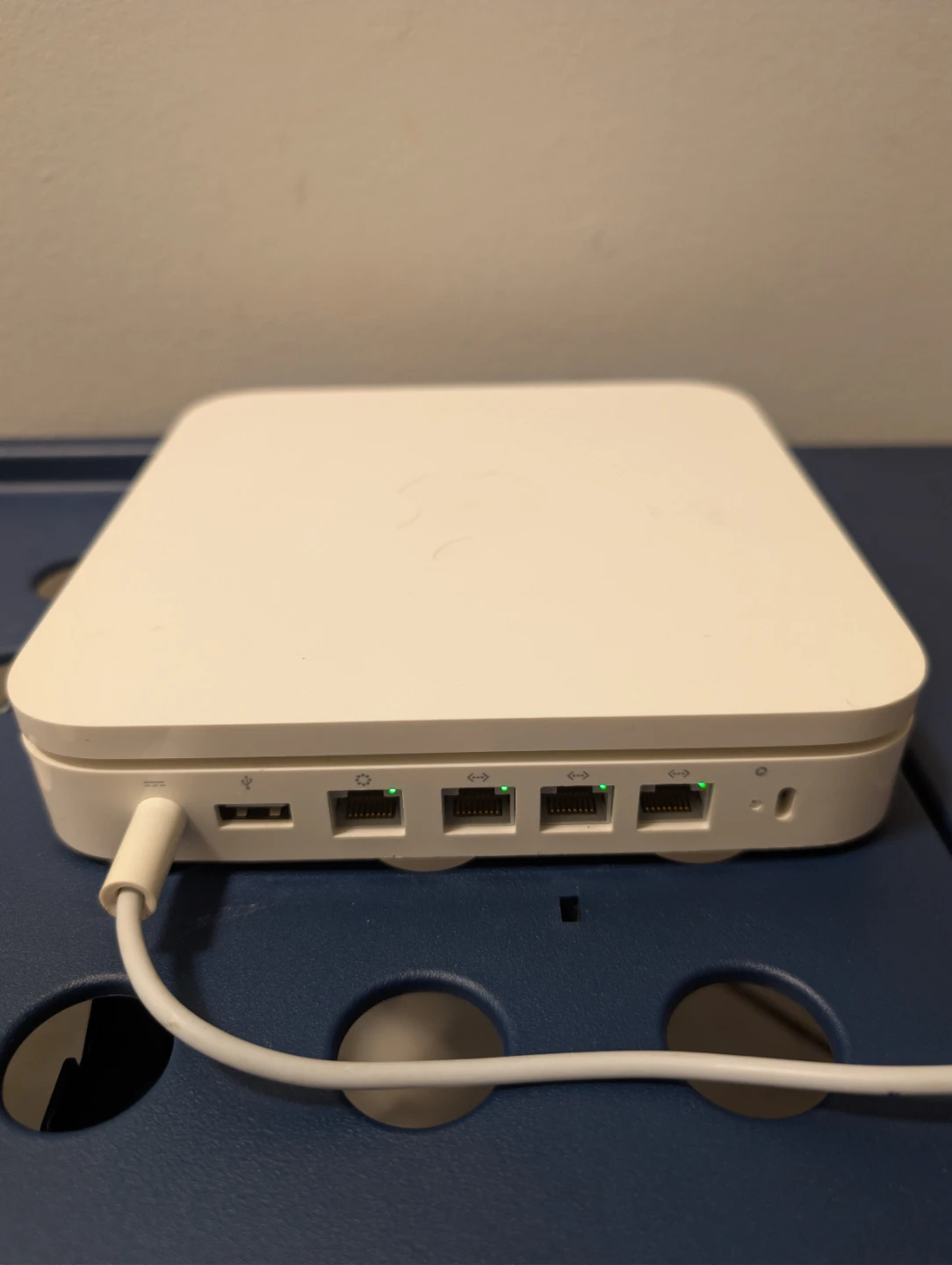 Apple AirPort Extreme Base Station Model A1354 - photo 3