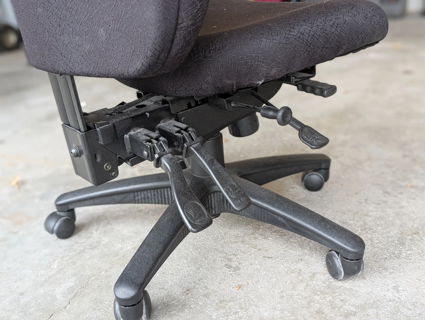 Black Ergonomic Office Task Chair - photo 3
