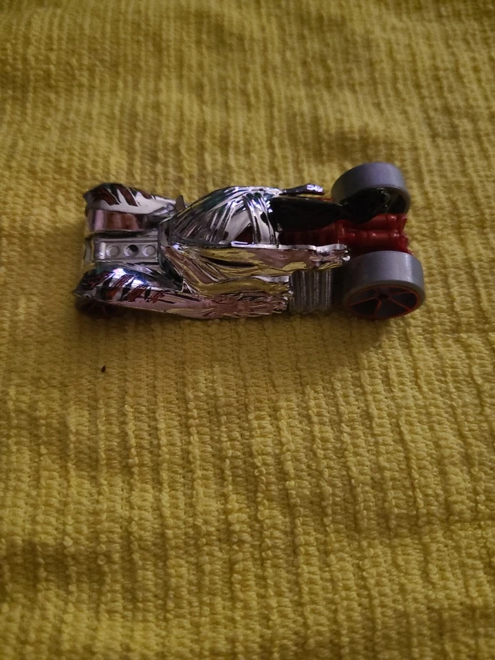 Hot wheels 2009 Mattel Tomb Up Die Cast Chrome Car