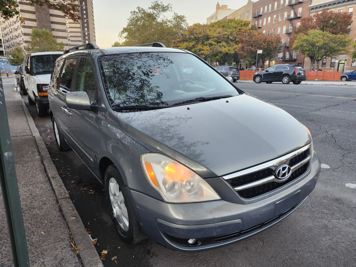 2007 Hyundai Entourage Minivan - photo 4