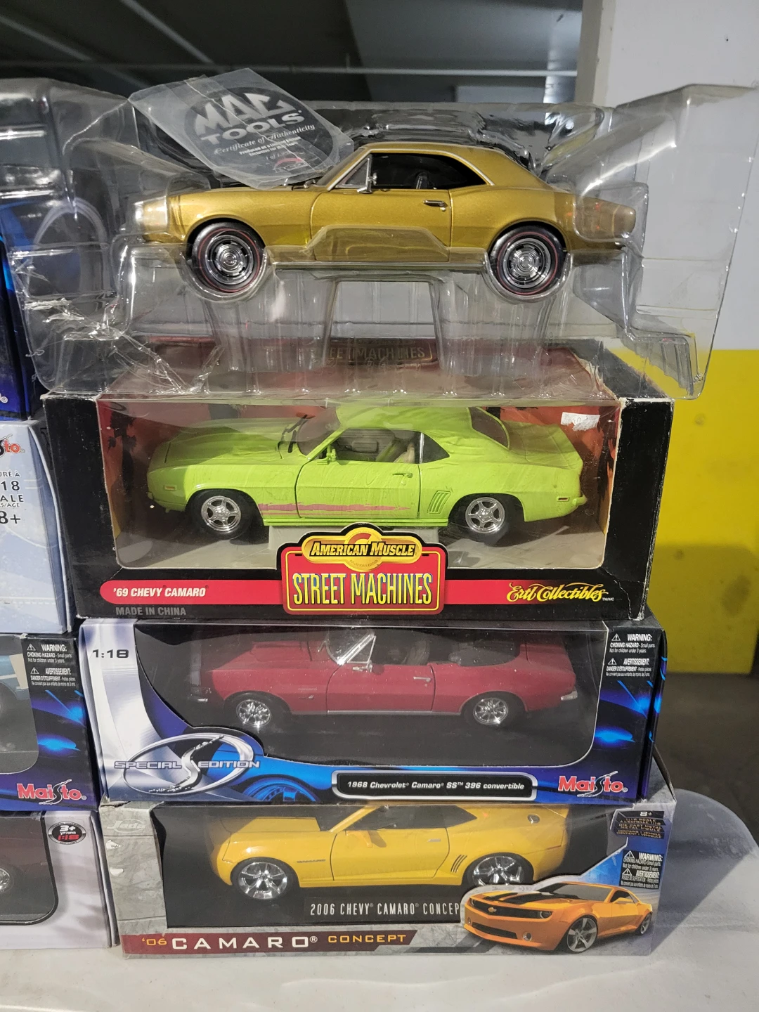 Assorted 1:18 Scale Diecast Model Cars add #1 - photo 3