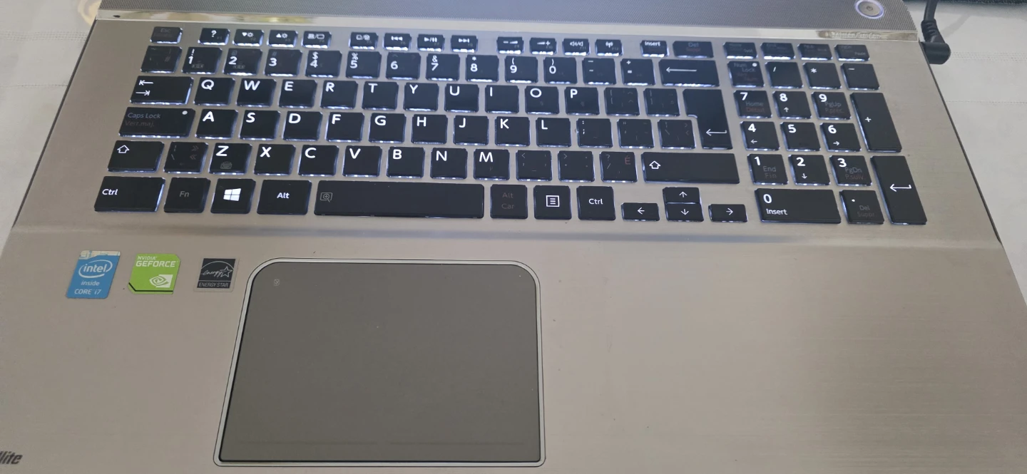 Toshiba P70 - A Laptop - photo 2