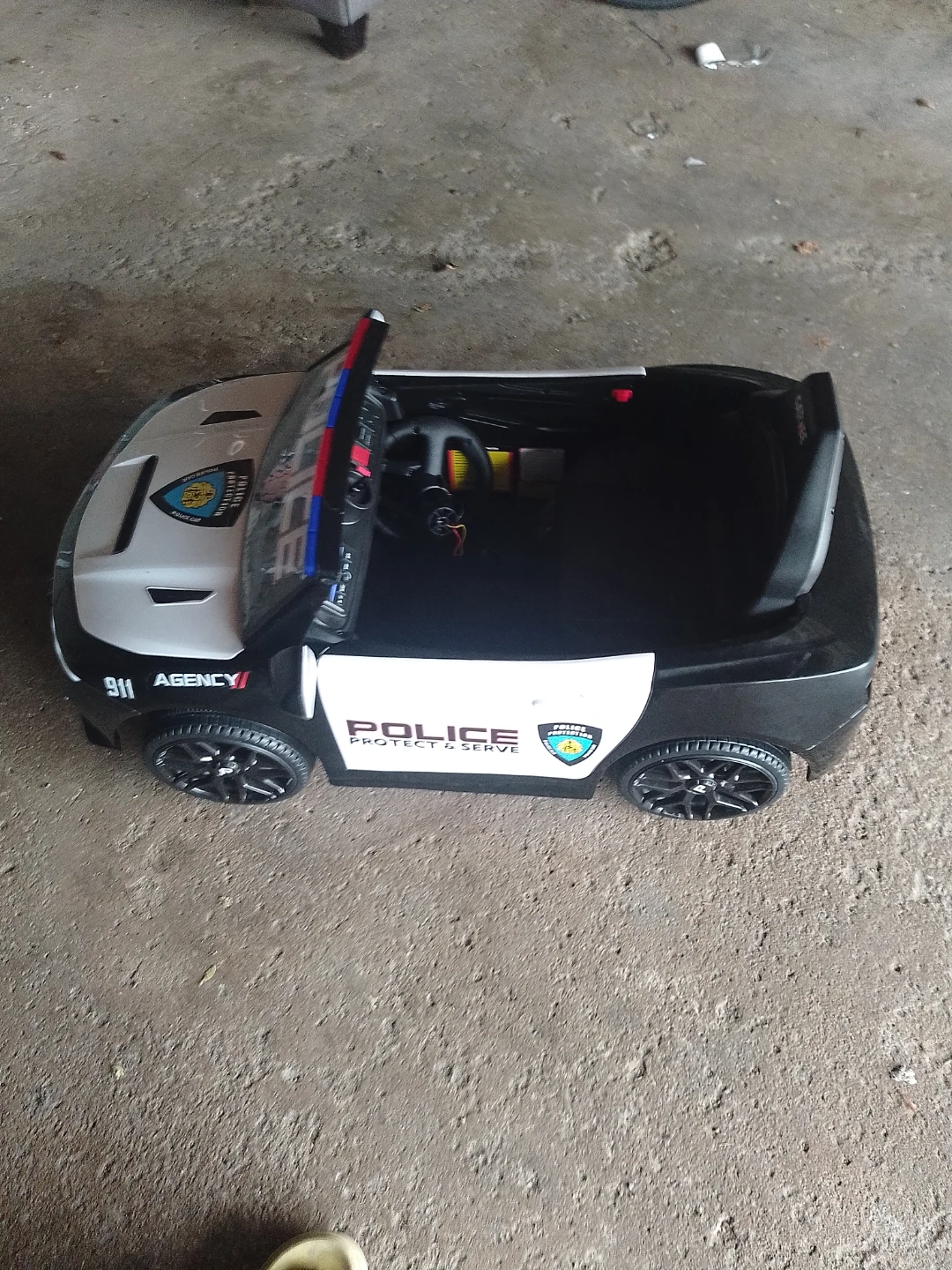 Qaba 12V Kids Electric Police Car 🚔 - photo 2