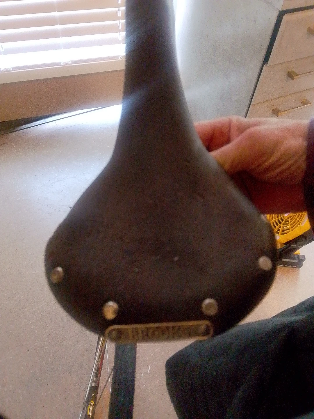 Brooks leather bicycle saddle - photo 3