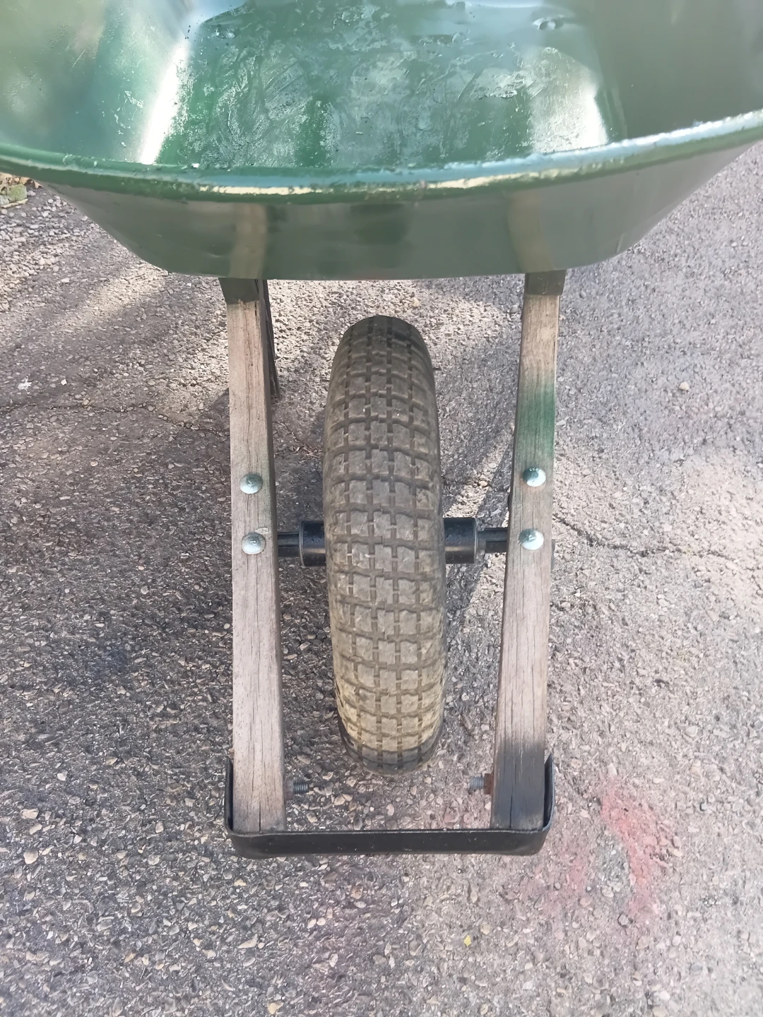 Compact Green Metal Wheelbarrow - photo 3