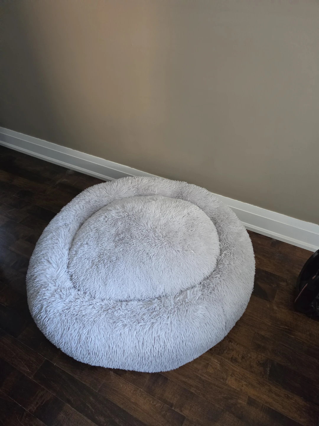 Large Round Grey Faux Fur Pet Bed