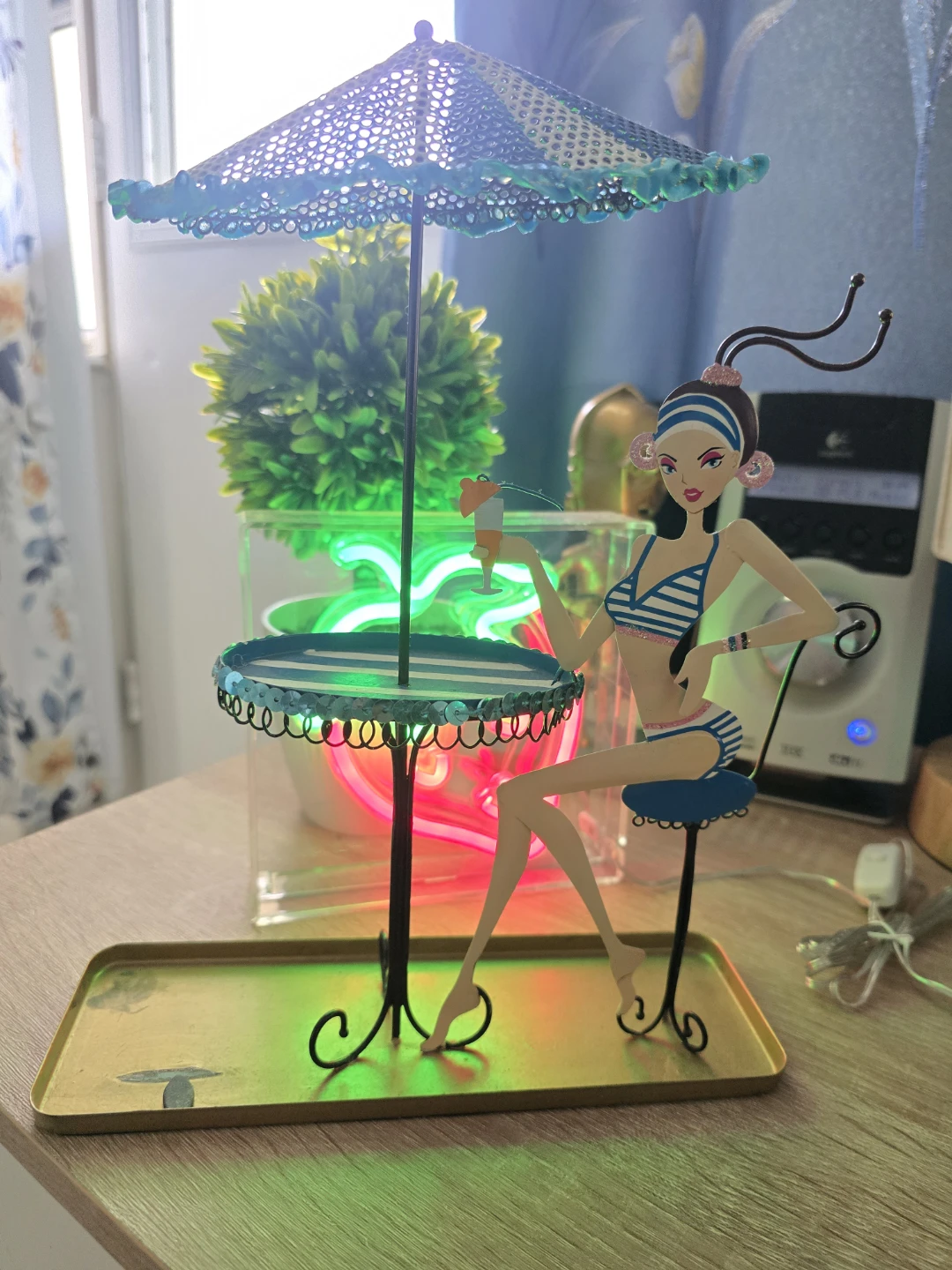 Metal Figurine Desk Decor with Umbrella