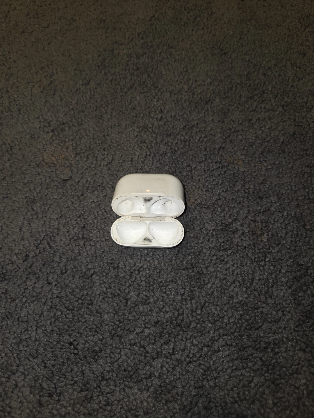 Apple AirPods Charging Case - photo 2