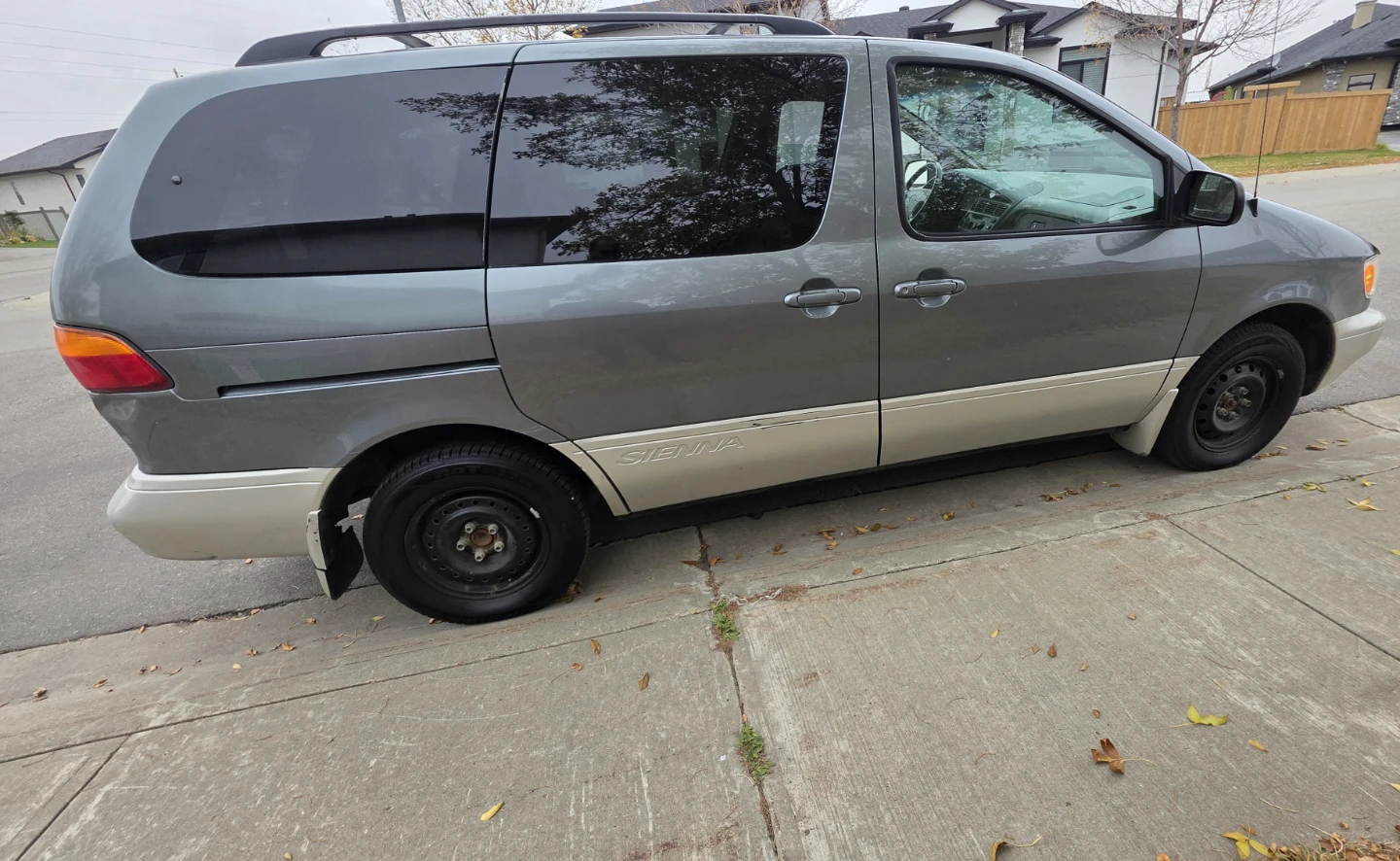 2000 Toyota Sienna LE – Low Kms! - photo 2